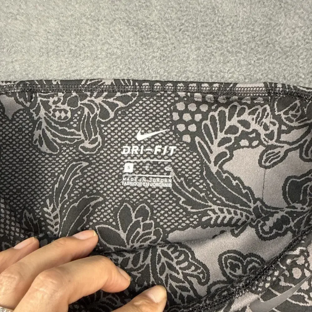Nike Leggings Women's Small Gray Black Lace Floral Printed Athletic Stretch